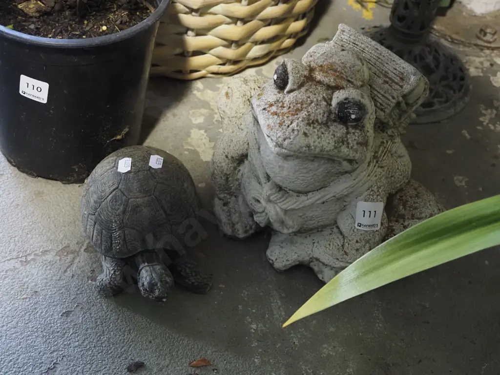 concrete ornament- turtle and frog H-330 Image 1++
