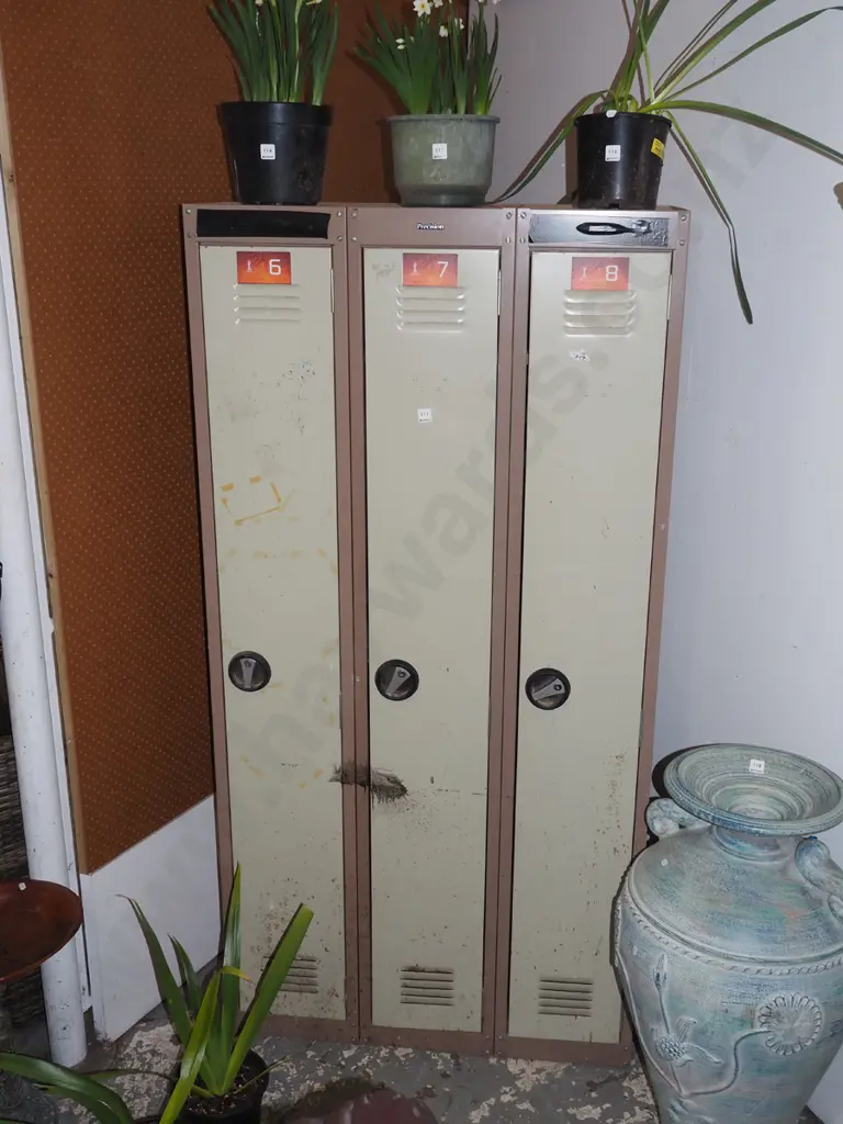 bank of 3 metal lockable vertical lockers - keys in office H-1800 W-900 D-450 Image 1++