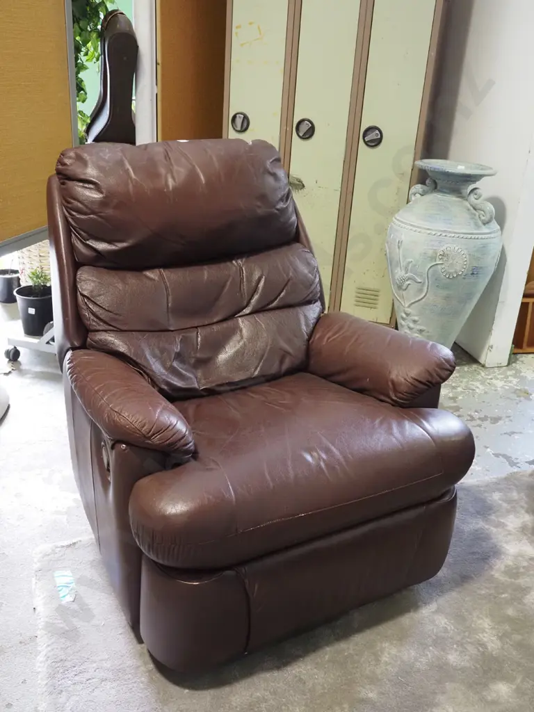brown leather reclining armchair Image 1++