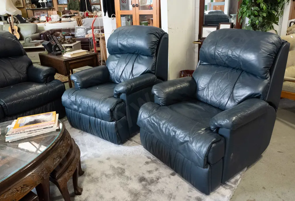 blue leather 4 piece lounge suite - 3 seater and 3x reclining armchairs - 1 chair handle is broken Image 1++