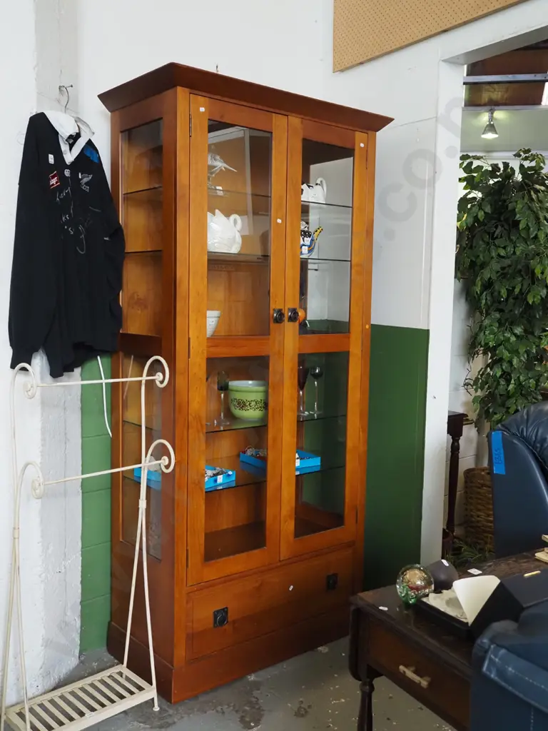 large illuminated display case - glazed doors H-2000 W-970 D-480 Image 1++