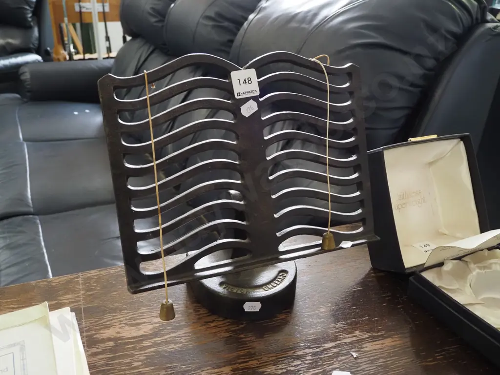 cast metal cookbook stand H-270 Image 1++