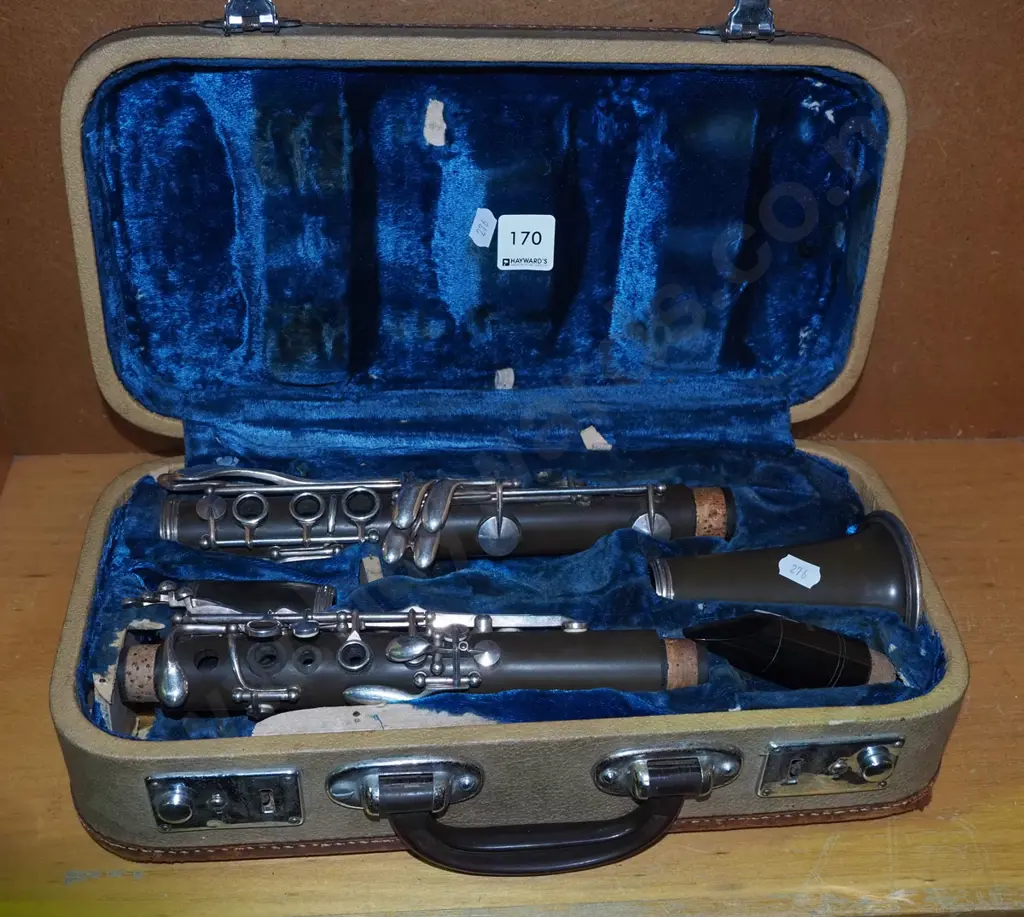 cased clarinet Image 1++