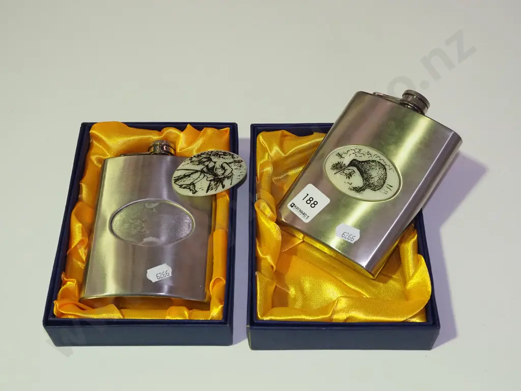 2x hip flasks - 1 needs repair Image 1++