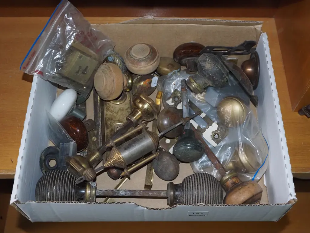 box; vintage door handles, part light fittings etc Image 1++