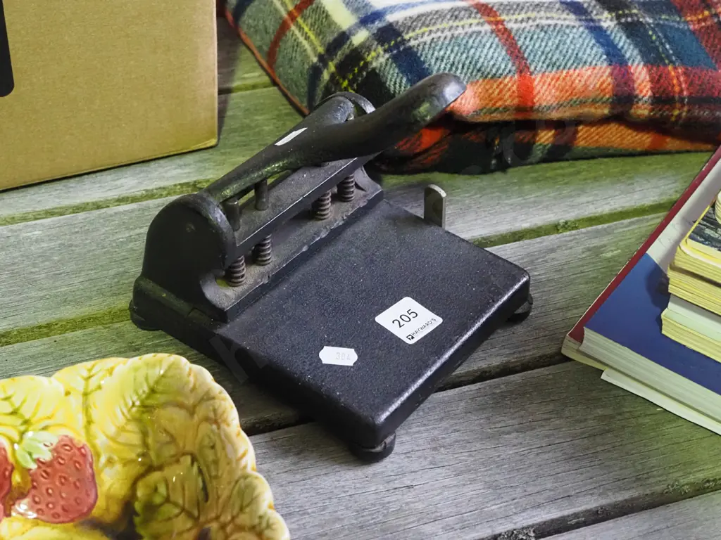 vintage hole punch Image 1++