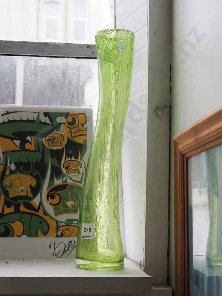 green glass vase H-400 Image 1++