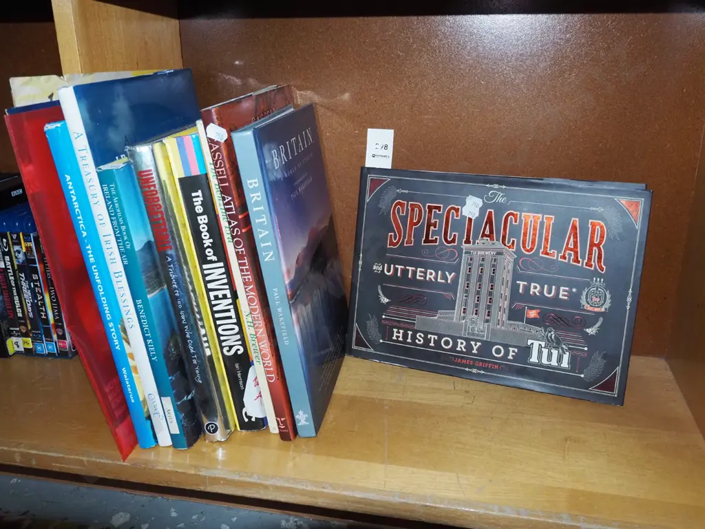 bay of books Image 1++