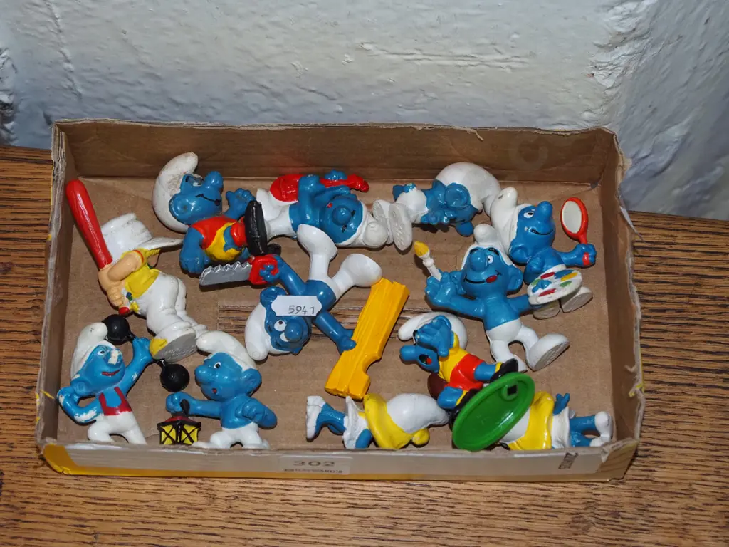 box of Smurfs Image 1++