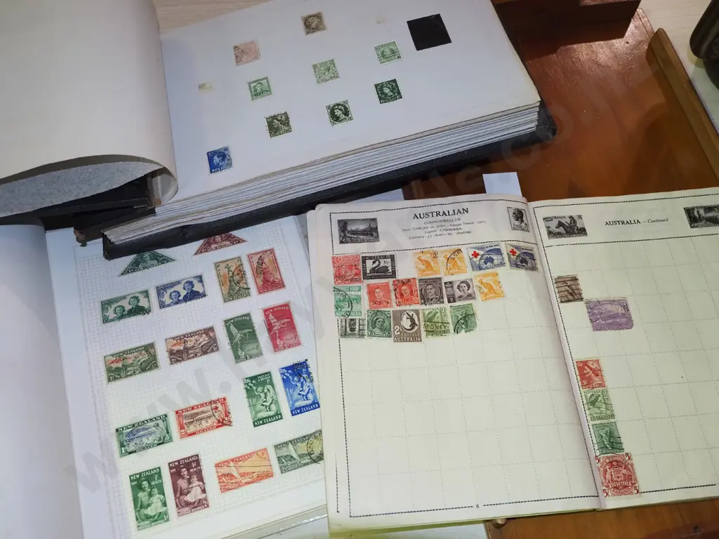 3x stamp albums Image 1++