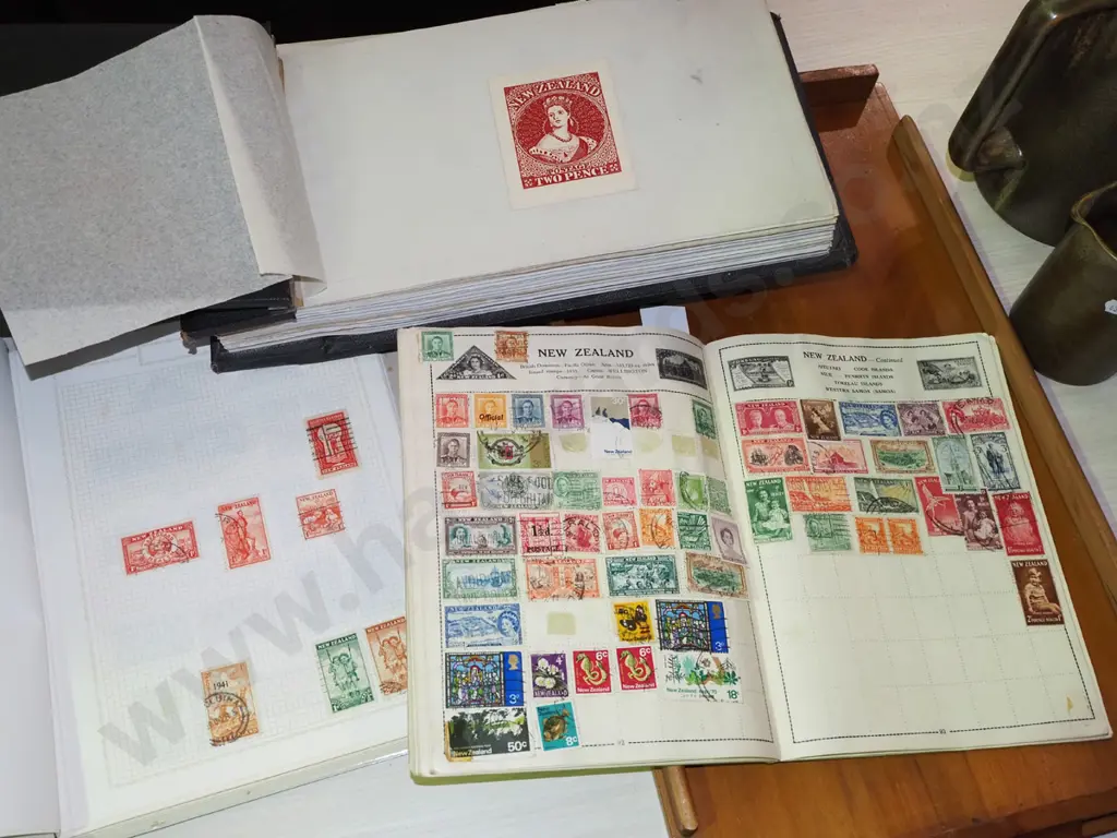 3x stamp albums Image 1++