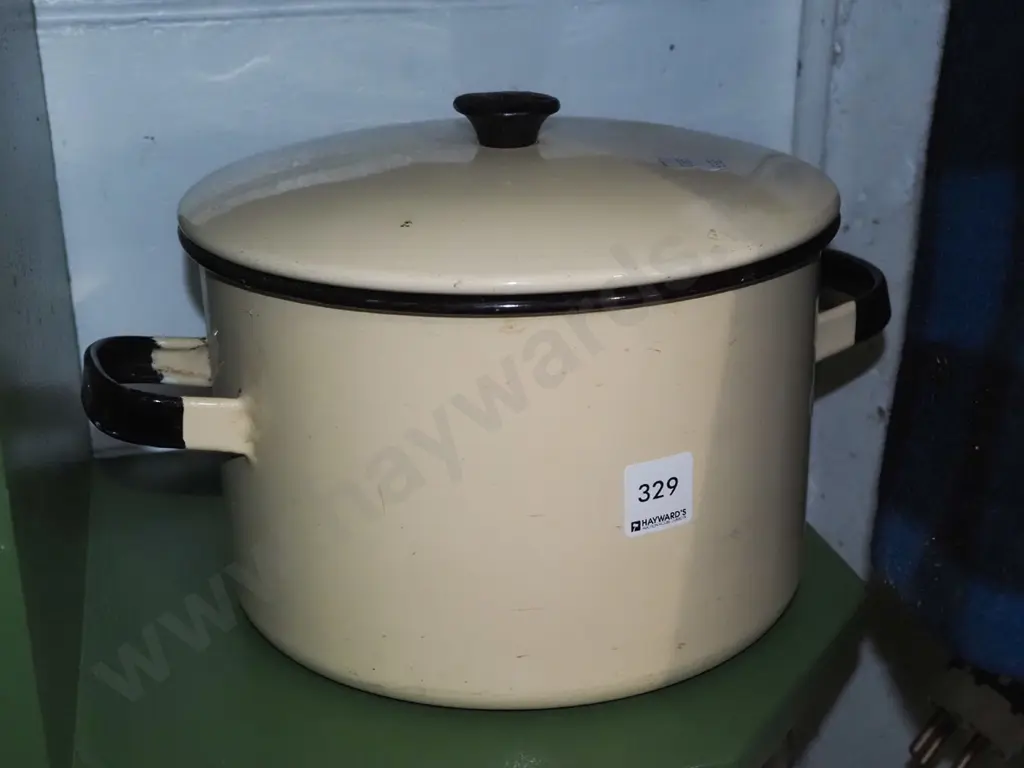 enamel lidded pot Image 1++