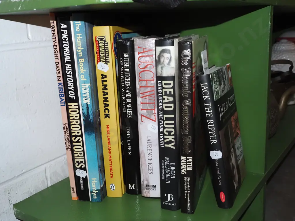 various true crime books Image 1++