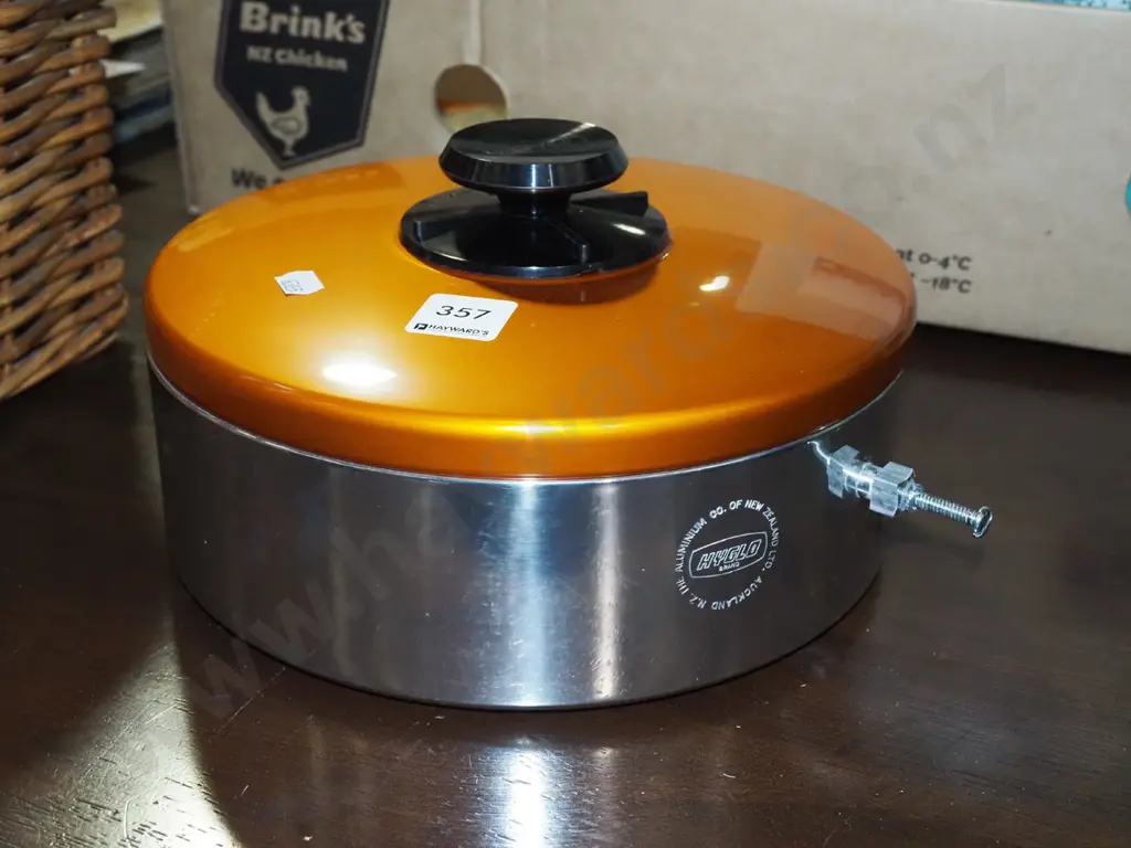 as new vintage aluminium lidded frying pan Image 1++