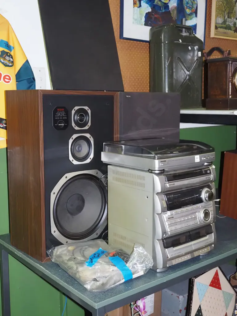 Aiwa stereo system; twin cassette, radio, turntable etc - comes with 2 large Philips speakers Image 1++