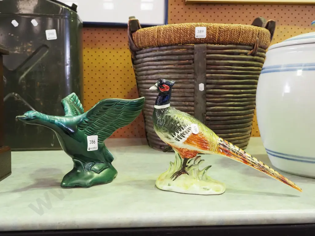 2x bird figurines Image 1++