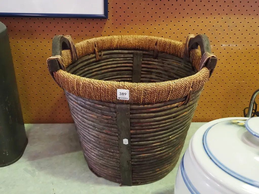 willow and seagrass double handled basket Image 1++