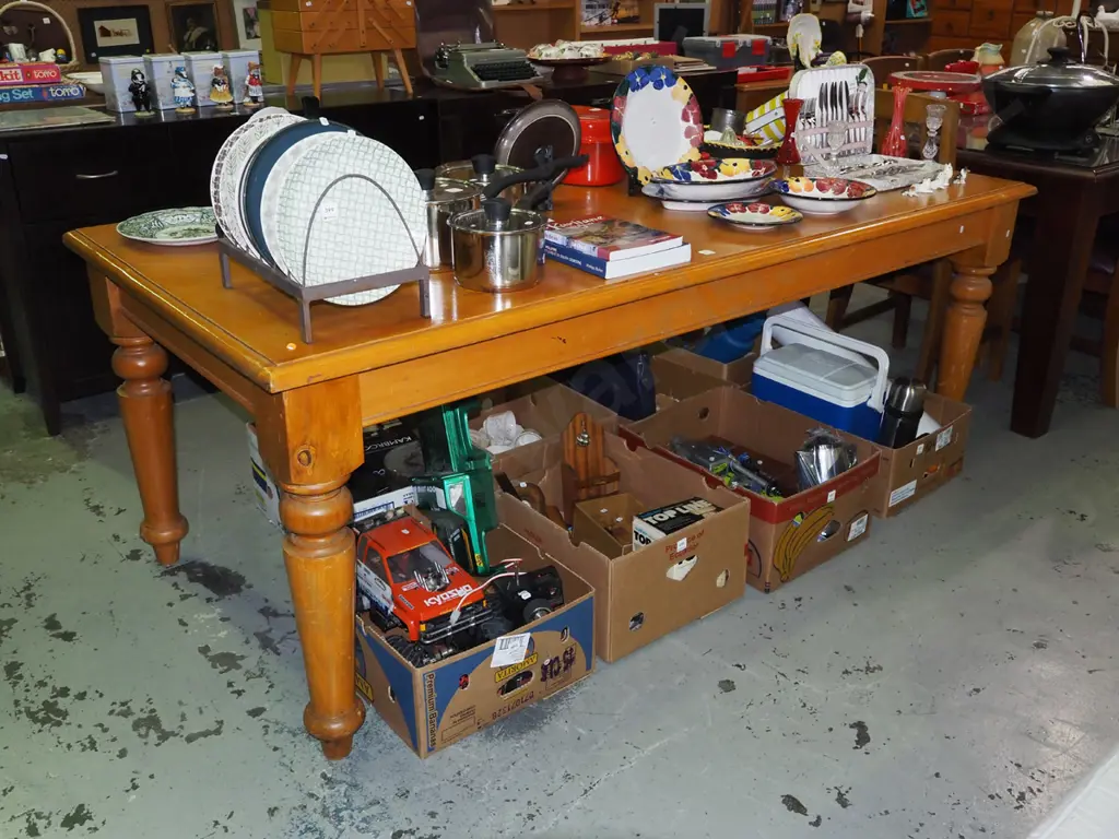 solid rimu turned leg dining table H-790 W-2100 D-1000 Image 1++