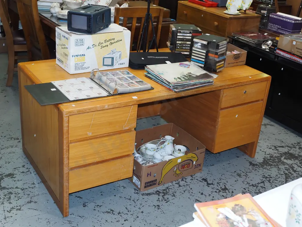 rimu and mdf 5 drawer desk H-650 W-1500 D-800 Image 1++