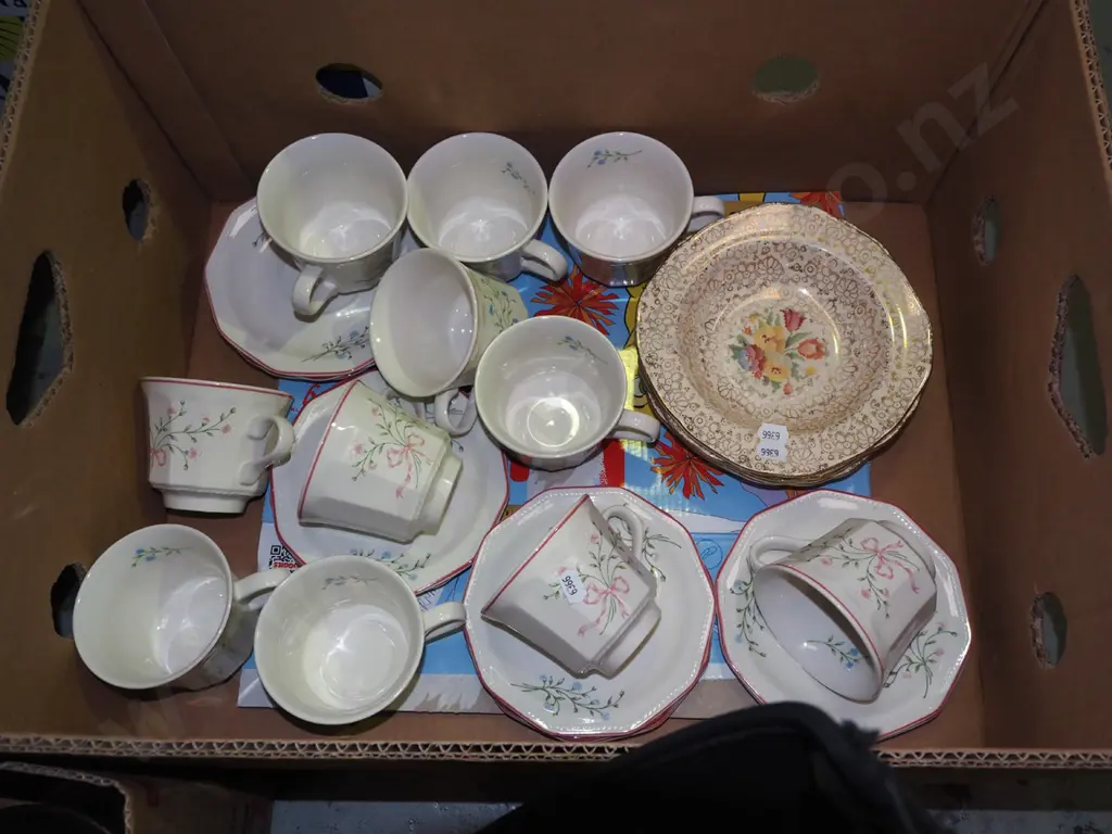 Churchill cups, saucers, Tunstall dishes Image 1++