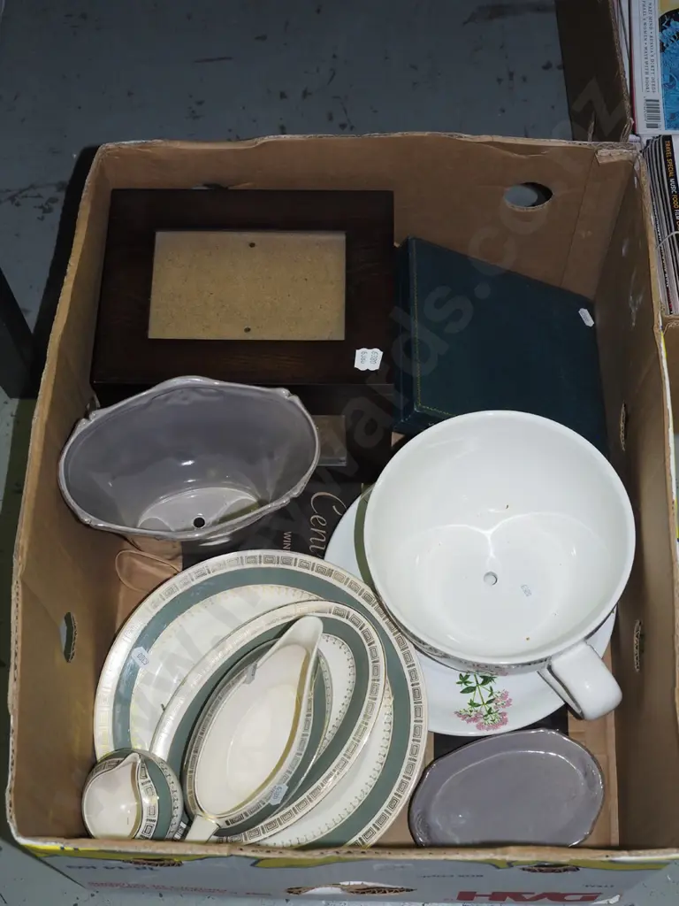 box; tea pot planter, Ducal gravy boat etc Image 1++