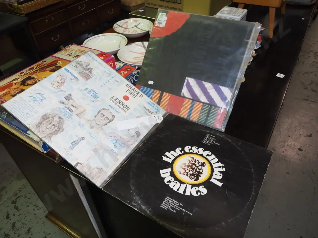 3x LPs; John Lennon, Pink Floyd, Beatles Image 1++