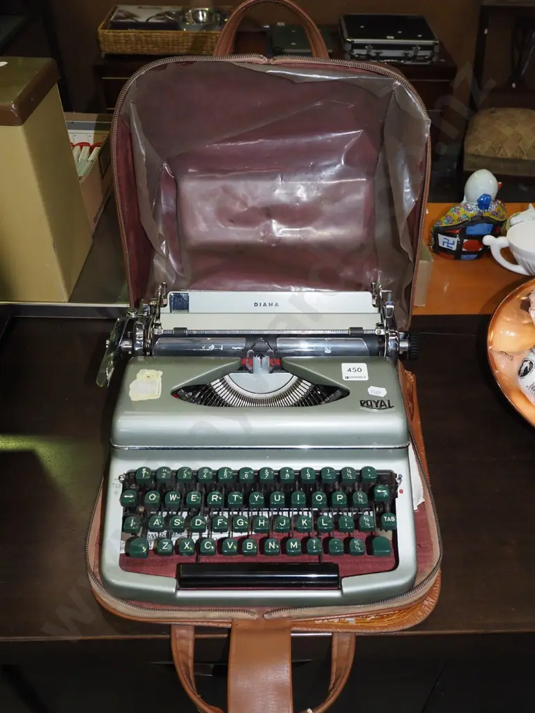 Royal typewriter Image 1++