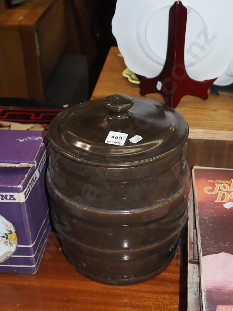 Timaru Potteries? lidded storage crock Image 1++