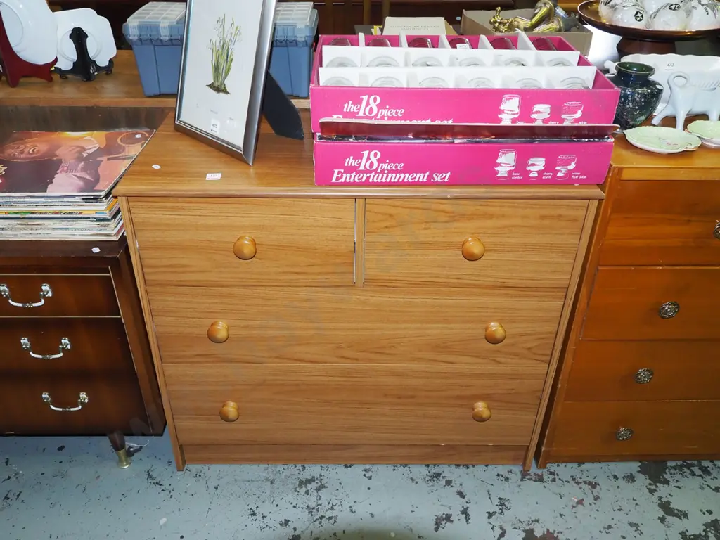mdf faux wood veneer 4 drawer chest H-760 W-860 D-395 Image 1++