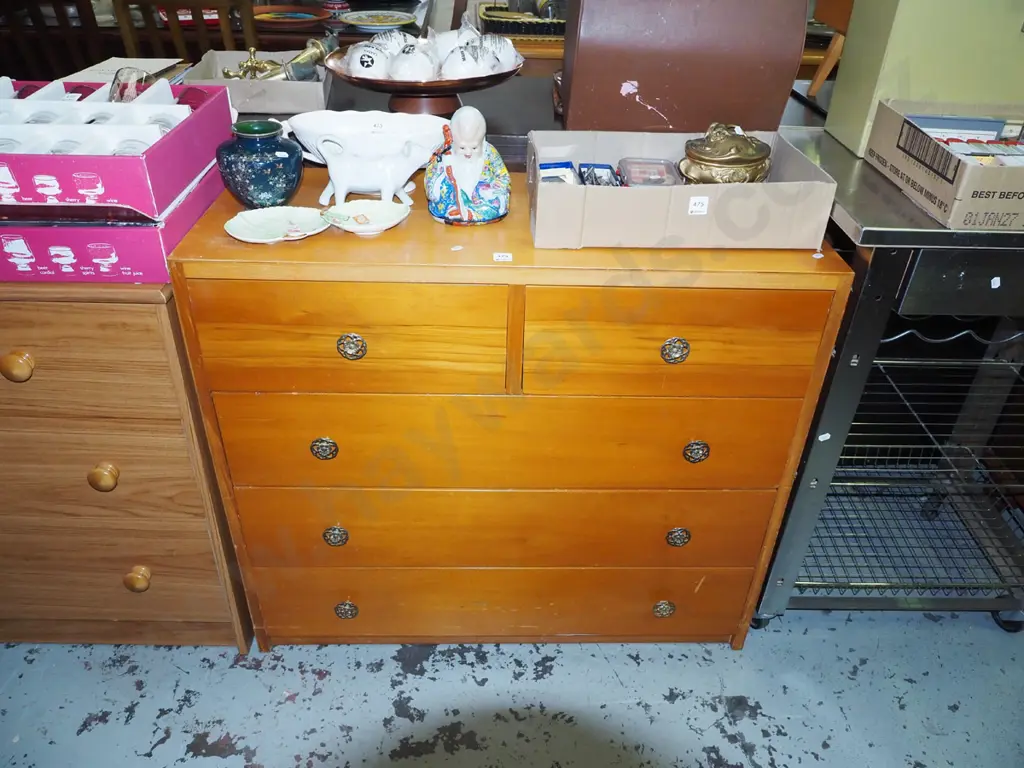 solid rimu and pine 5 drawer dresser H-800 W-920 D-375 Image 1++