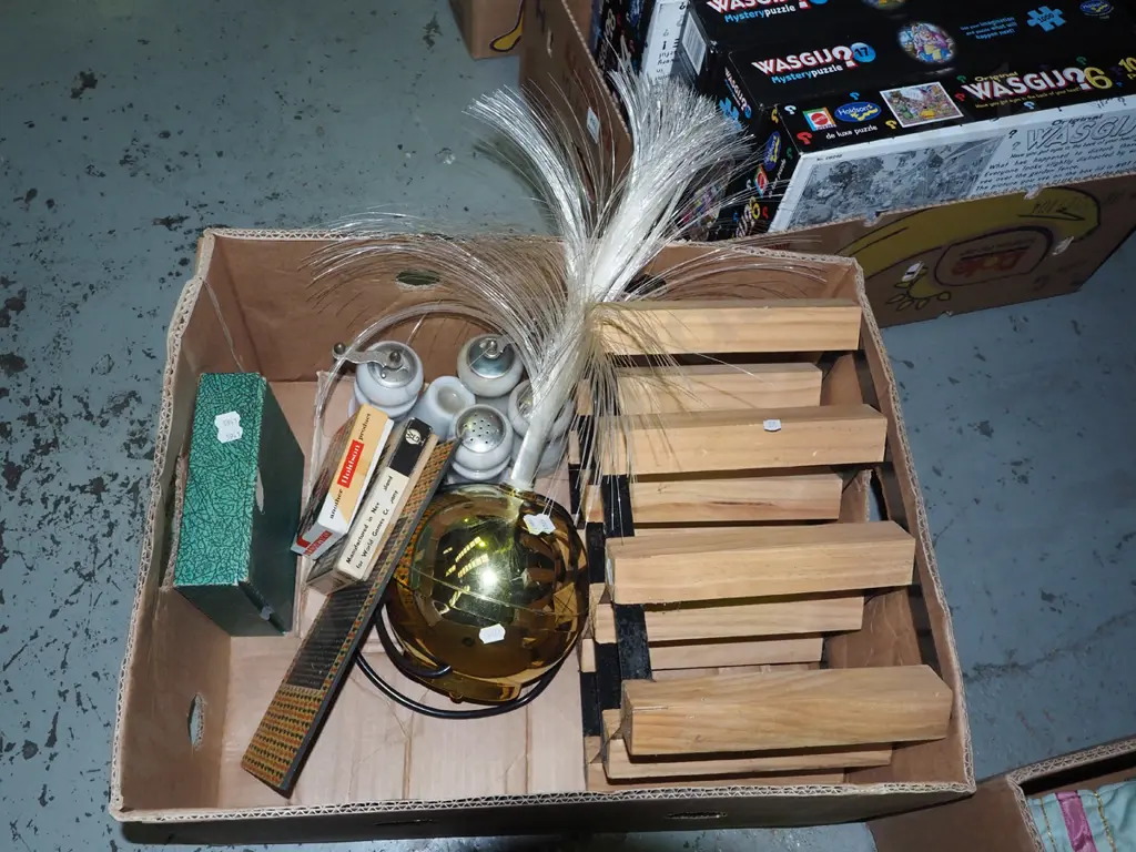 box; fibre optic lamp, salt and pepper grinders etc Image 1++