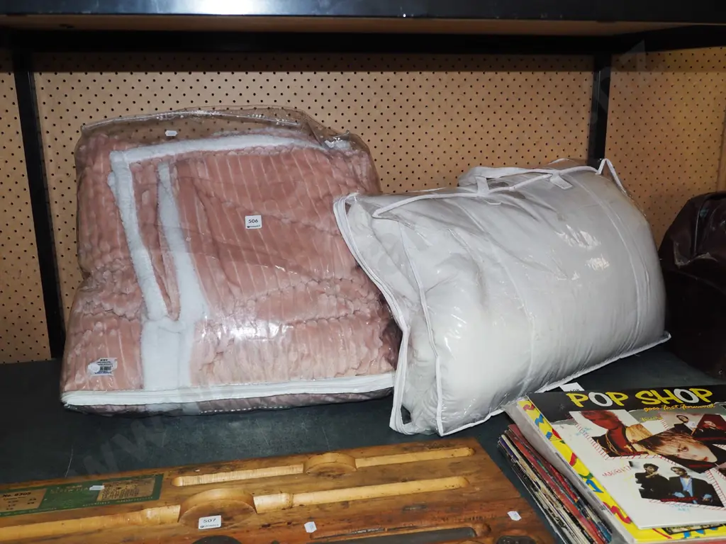 pink bedspread, cushion Image 1++