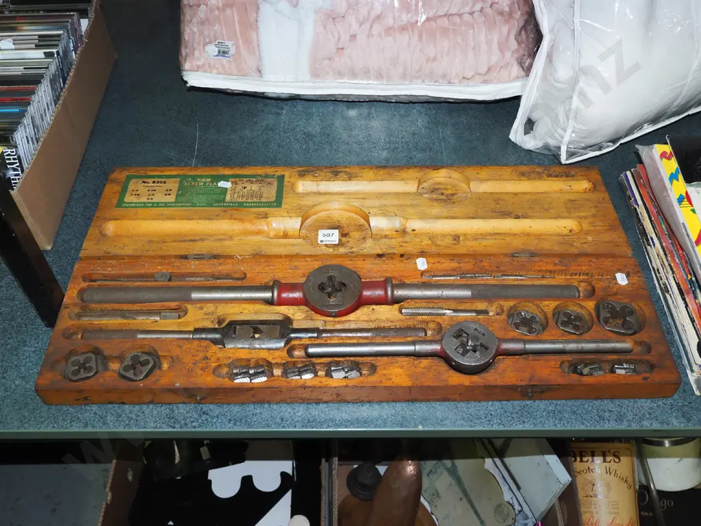 wood cased tap and die set Image 1++