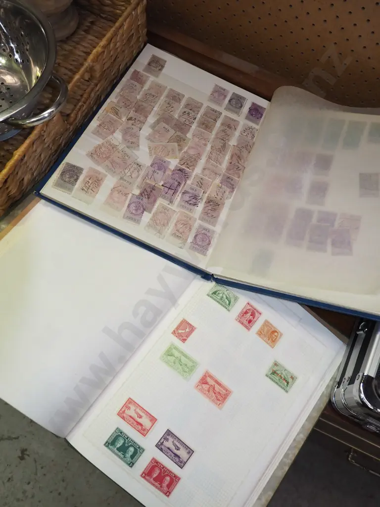 2x stamp albums Image 1++