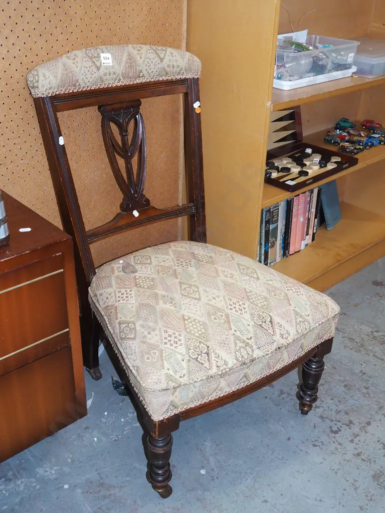turned leg shield back bedroom chair Image 1++