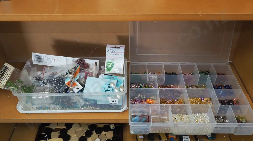 2x boxes of jewellery making supplies, various beads etc Image 1++