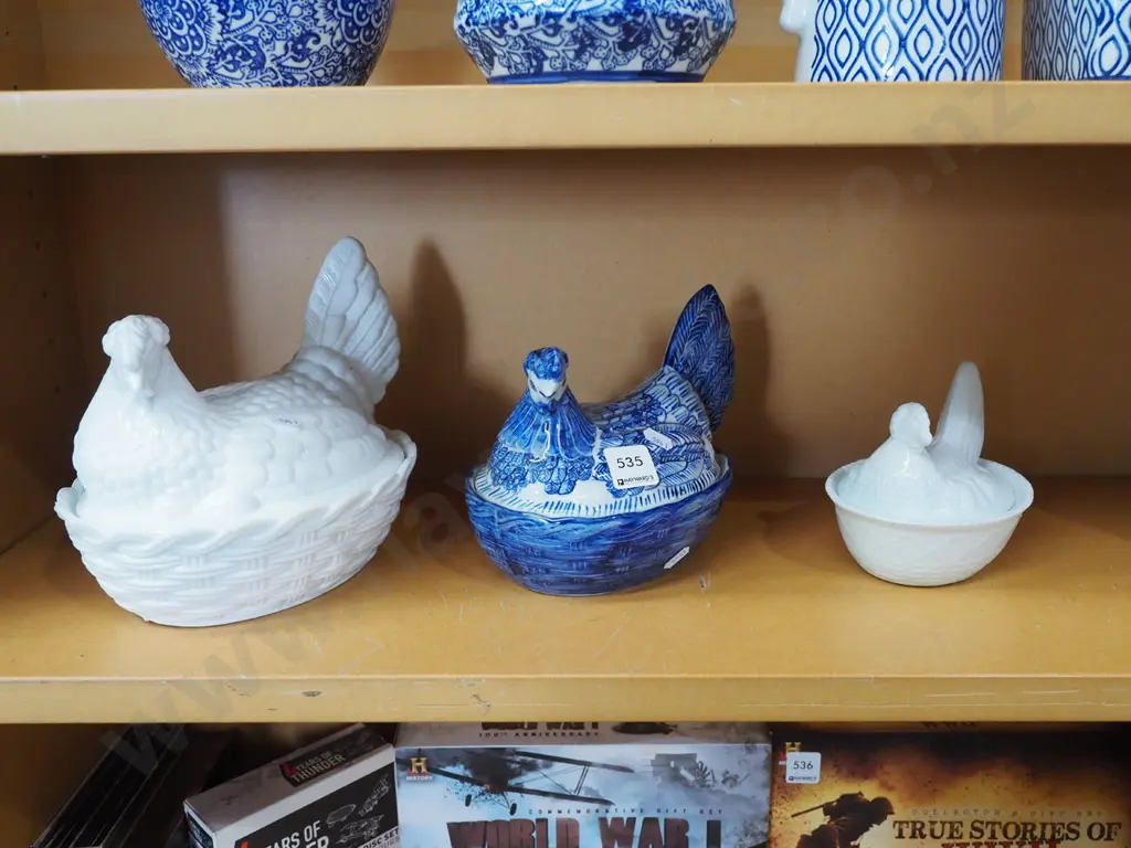 3x lidded poultry canisters Image 1++