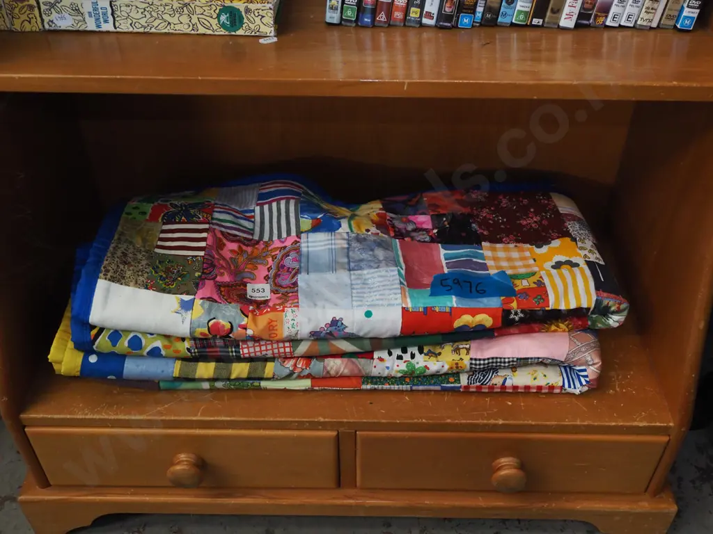 3x children's patchwork quilts Image 1++