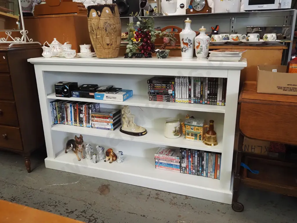white painted low bookcase H-900 W-1500 D-280 Image 1++
