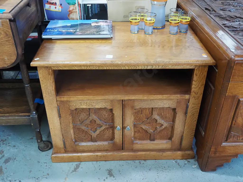 solid oak 2 door entertainment cabinet H-550 W-715 D-455 Image 1++