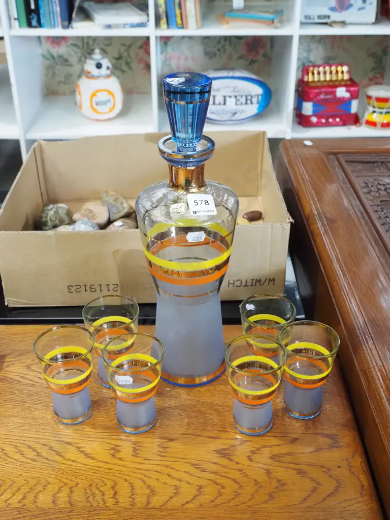 Bohemian glass striped decanter, 6 glasses Image 1++