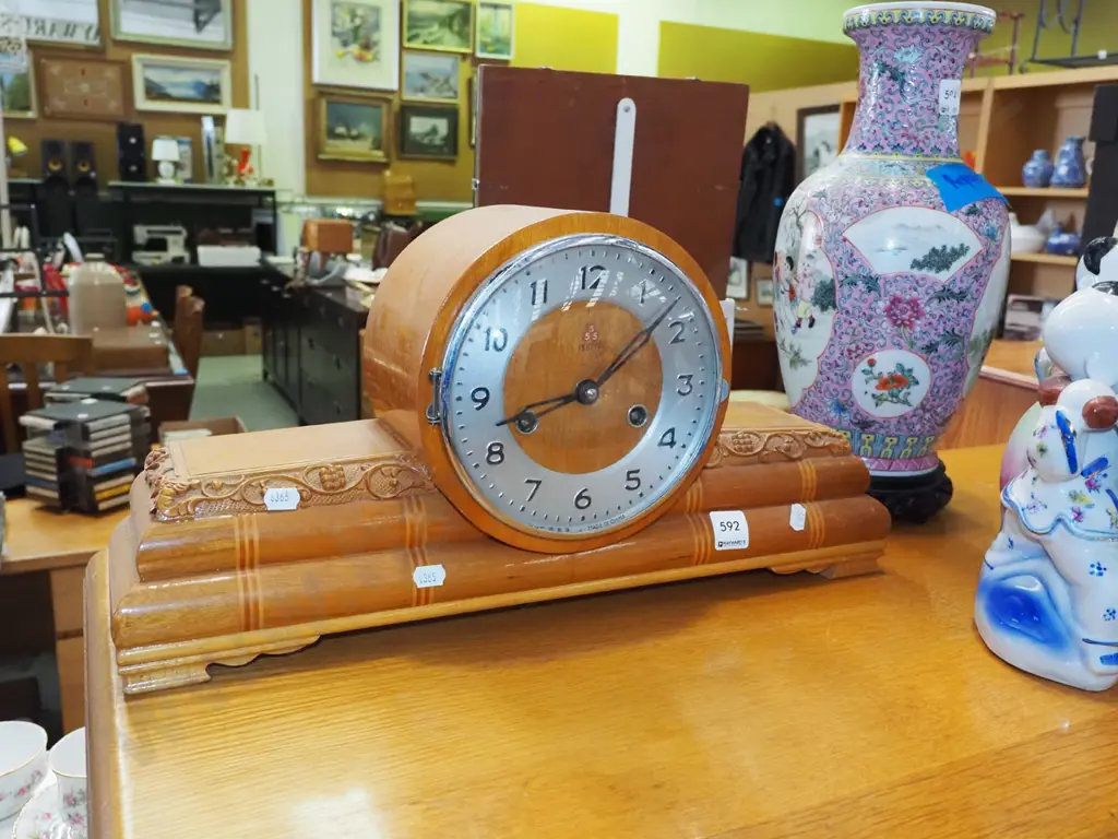 wood cased mantle clock Image 1++