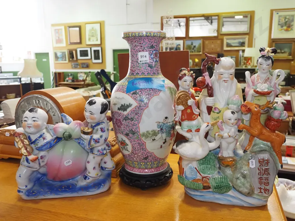 2x Chinese figurines, vase - has repair H-390 Image 1++