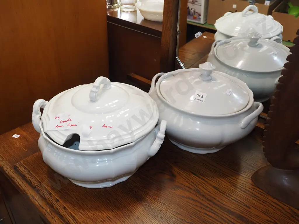 2x lidded soup tureens Image 1++