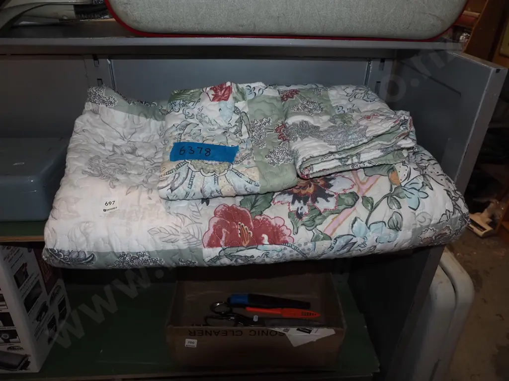 bedspread and pillow cases Image 1++