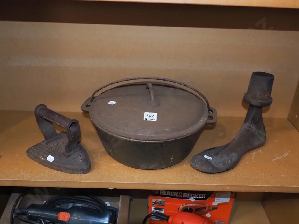 sad iron, dutch oven, shoe last - rusty Image 1++