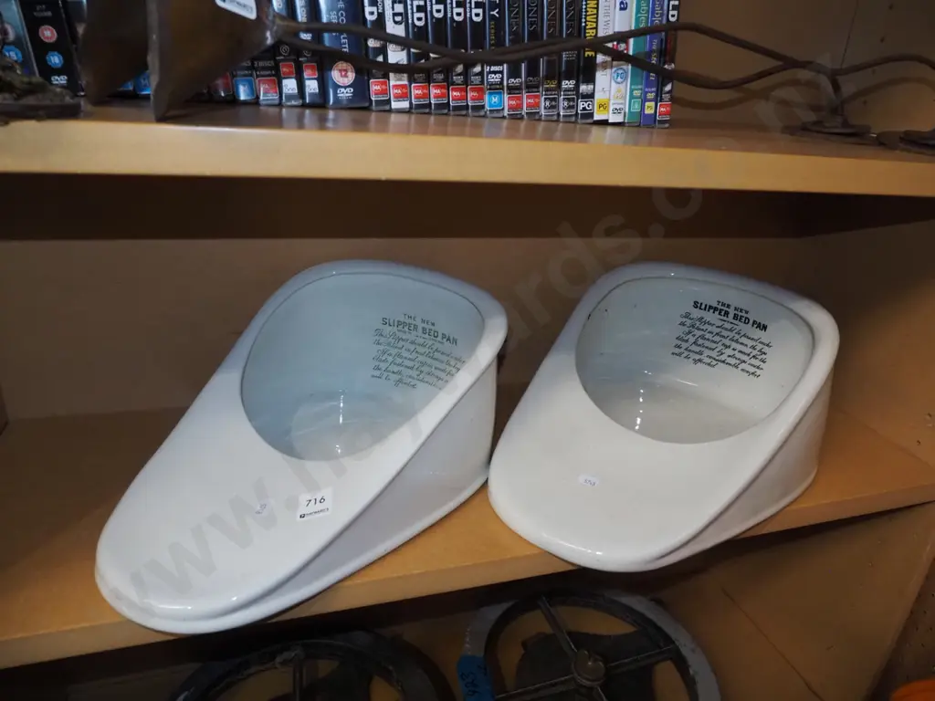2x slipper pans Image 1++