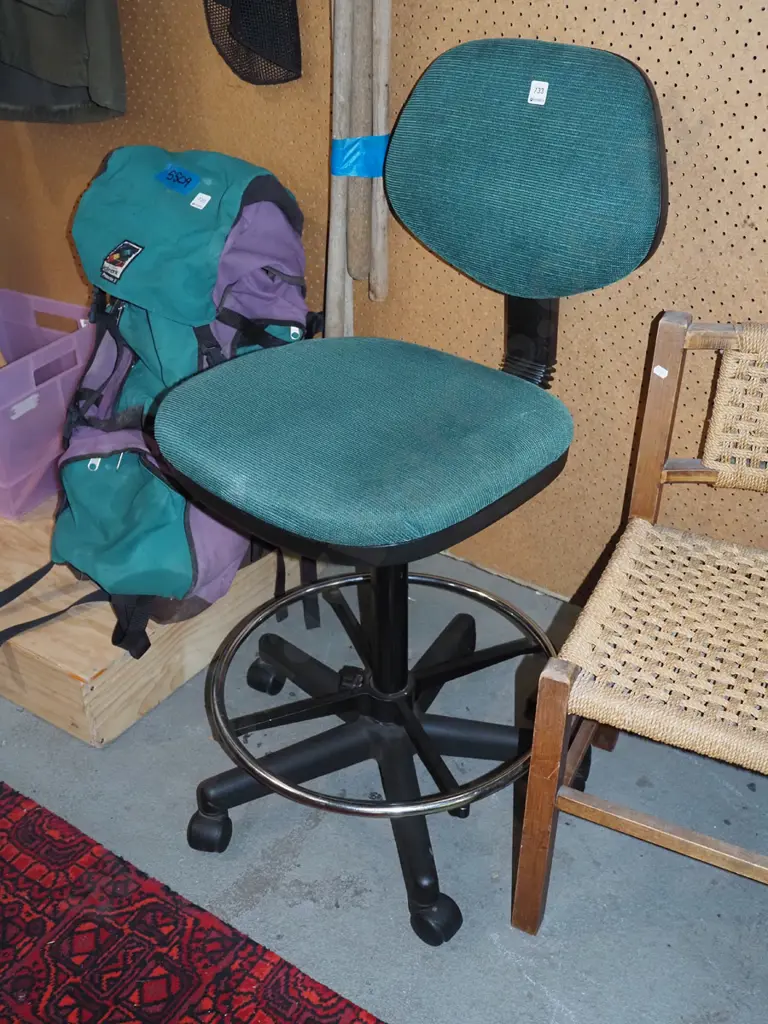 green upholstered office chair Image 1++