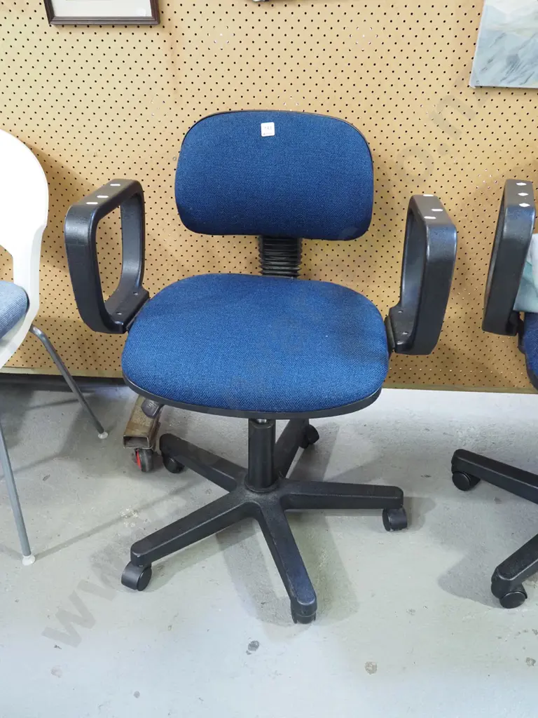 blue office chair Image 1++