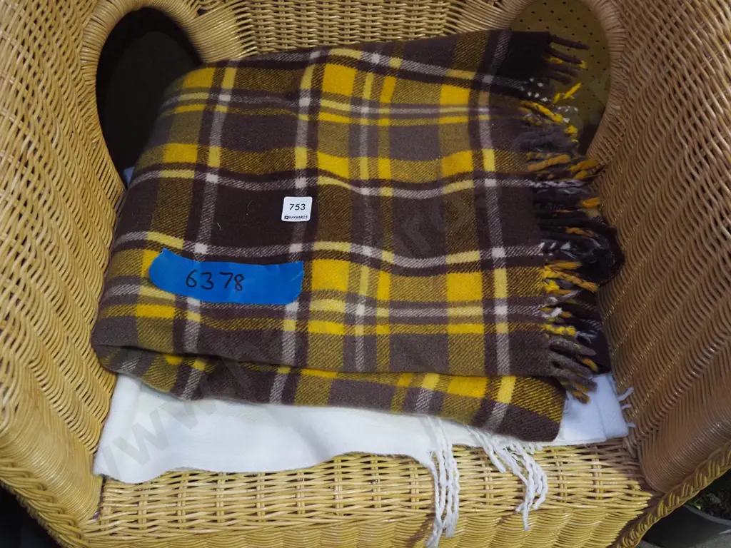 checked woollen blanket Image 1++